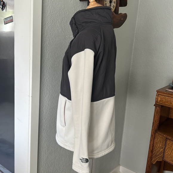 The North Face ivory/grey pullover woman’s size small - Picture 4 of 6